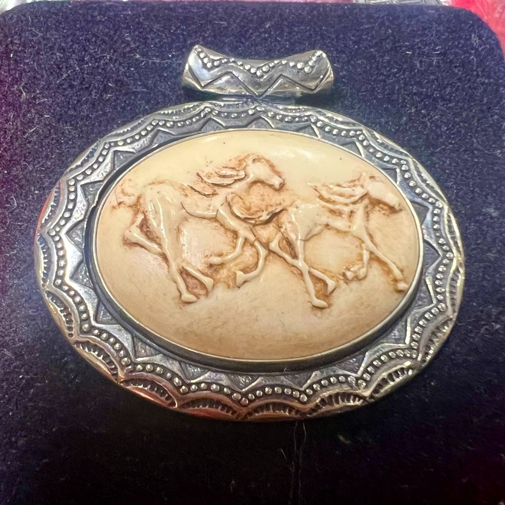 Sterling Carolyn Pollack Andrew Rodriguez Running Horse Oval Pendant Necklace